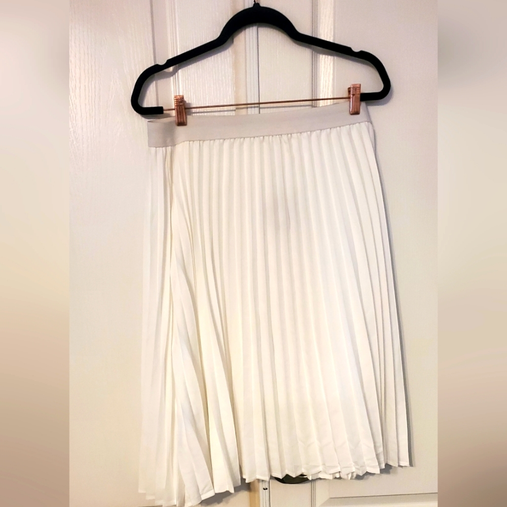 Beautiful white pleated skirt